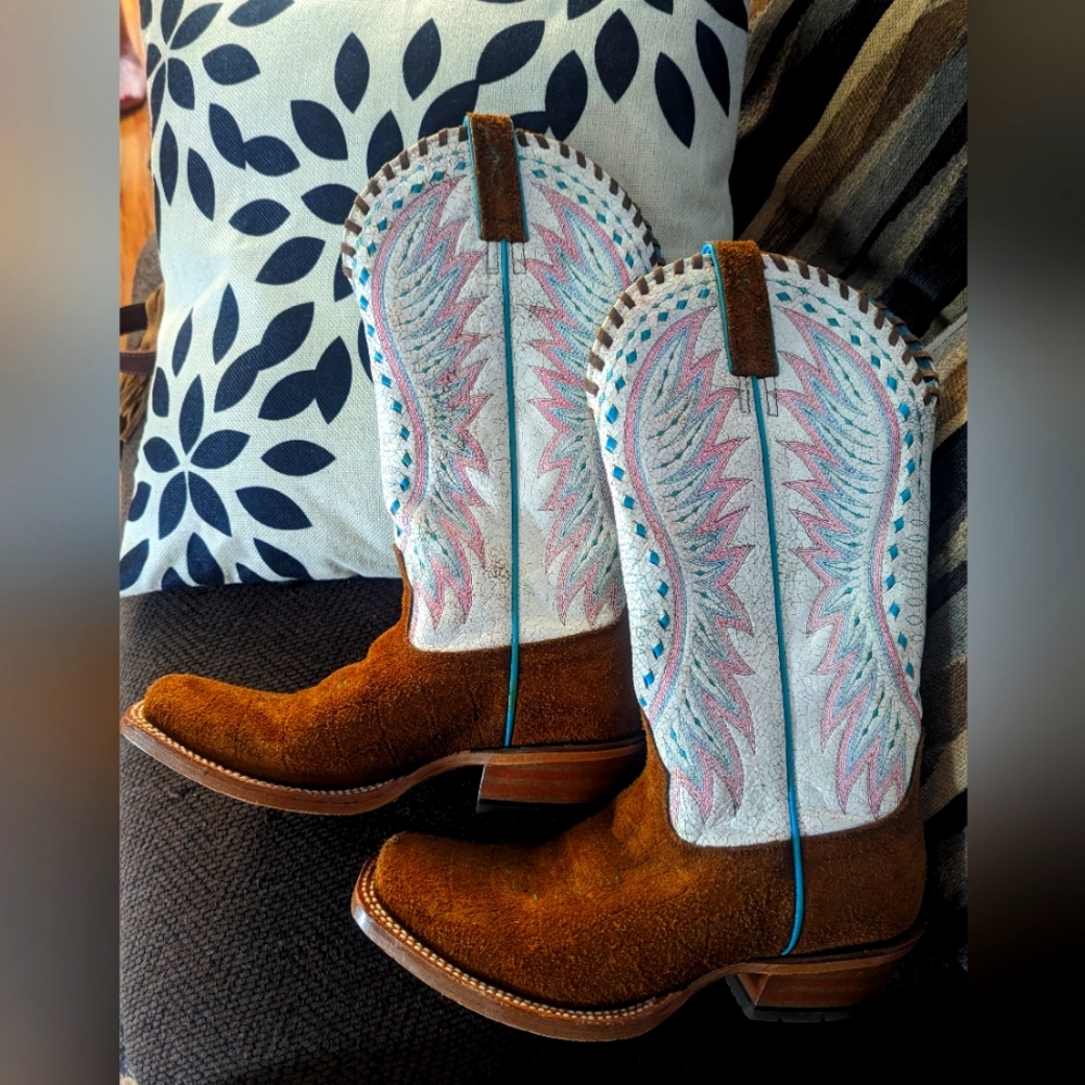 Ariat cowgirl Boots